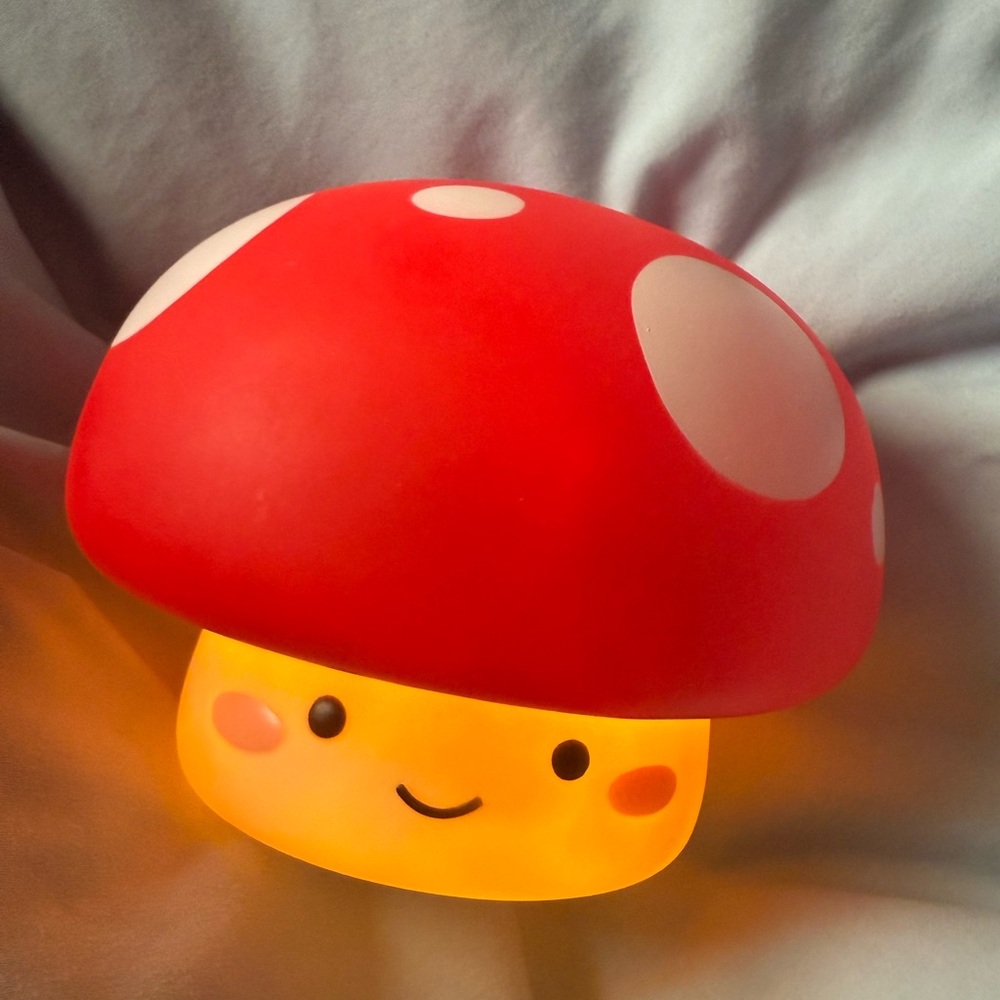 Mimicoco Cute mushroom night light, Used- excellent